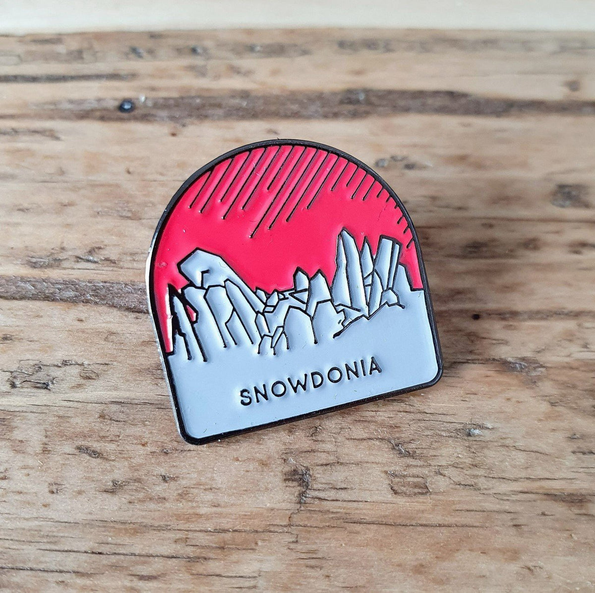 Snowdonia National Park enamel pin – Glyder Fach summit rock formations design, 23mm, metal clasp