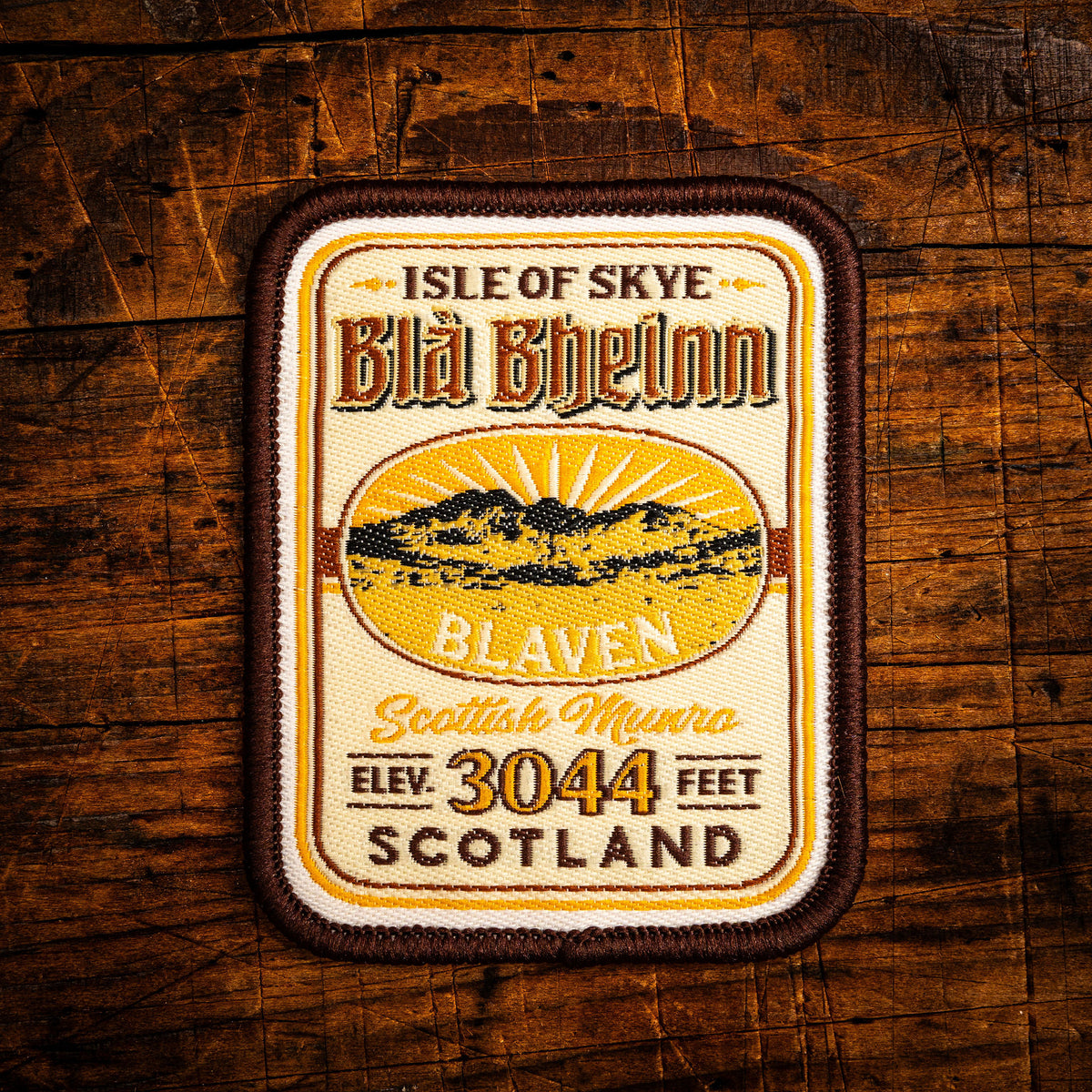 Bla Bheinn retro woven patch - iconic Skye Munro with stunning views, whisky label design, iron-on