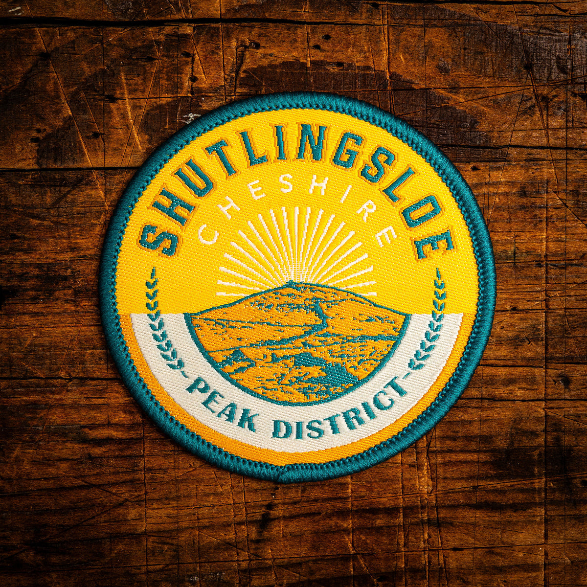 Shutlingsloe retro woven patch – distinctive Peak District peak near Macclesfield, pub sign design, iron-on