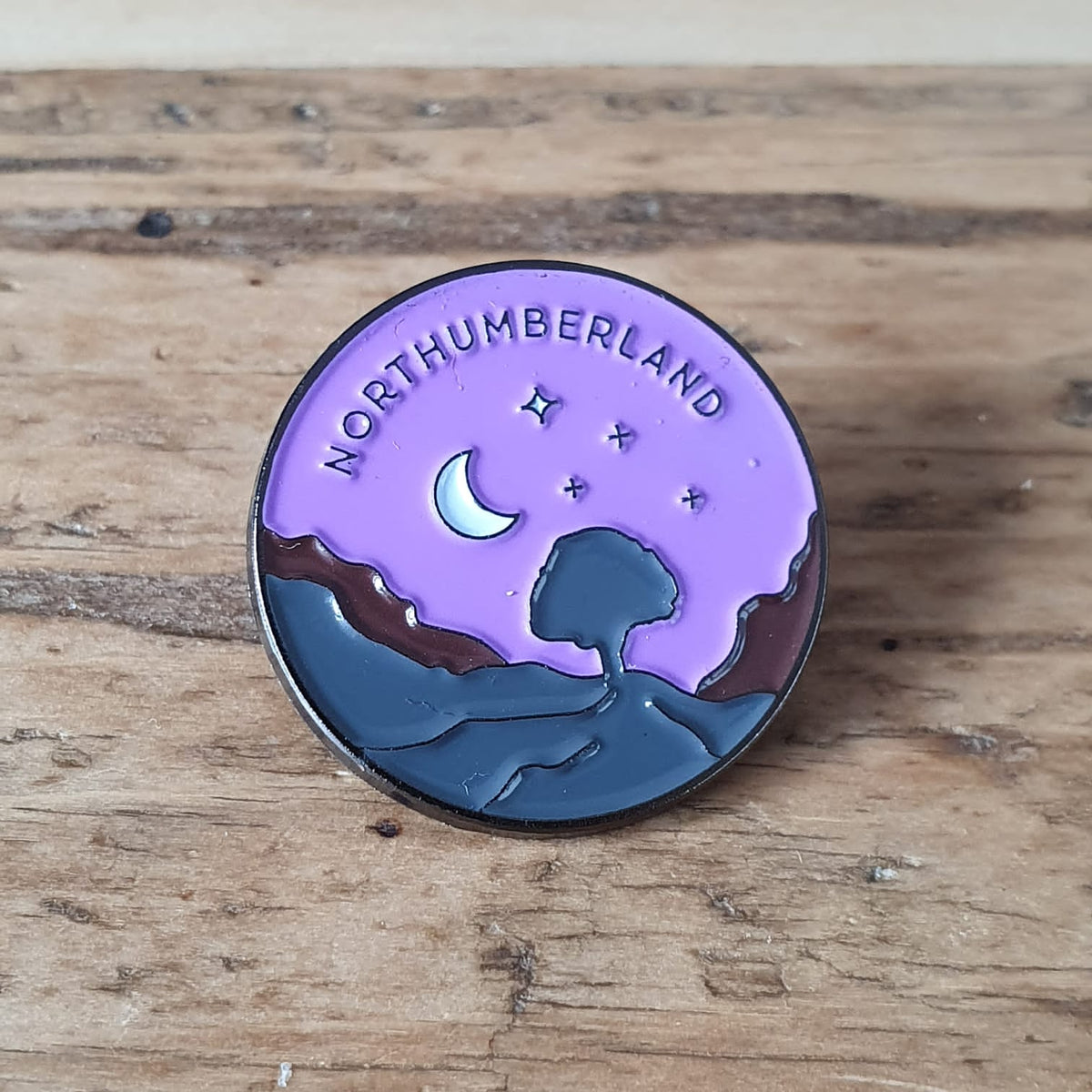Northumberland National Park enamel pin – Sycamore Gap Hadrian's Wall design, 24mm x 24mm